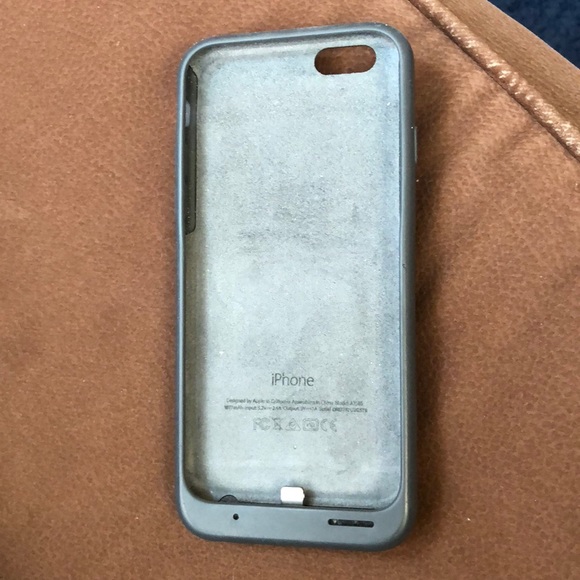 apple charging case. in great condition - Picture 2 of 2